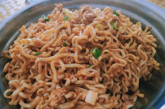 Bagaimana Menyiapkan Mie Goreng Telur Rumahan Simpel