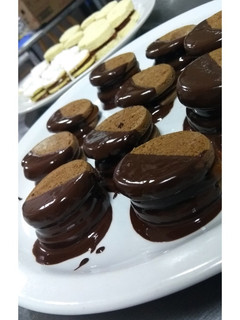 Una foto de Alfajores de chocolate