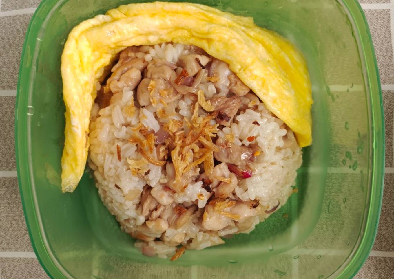 Cara Gampang Membuat Nasi Ayam Omelet, Lezat Sekali