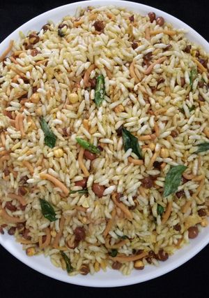 A picture of Murmura namkeen.