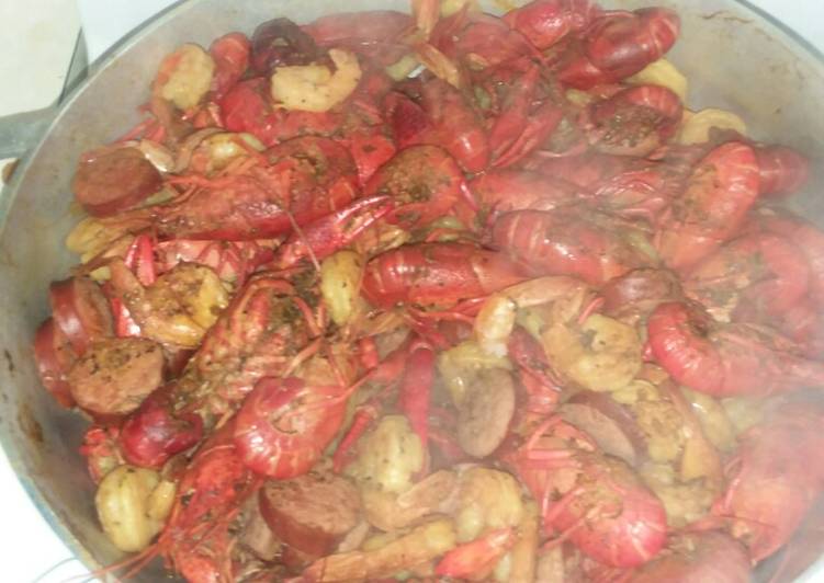 Simple Way to Make Homemade Crawfish Broil