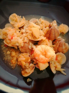 Una foto de Coliflor con almejas y langostinos
