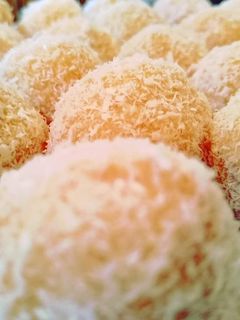 صورة لوصفة كرات جوز الهند بثلات مكونات ♥️ روعاتي 🥥🍶😉