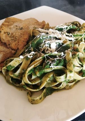 Una foto de Tallarines verdes (al pesto)