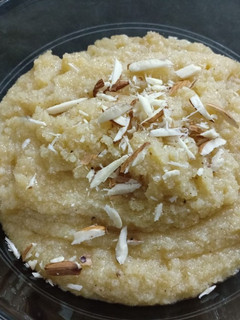 A picture of Suji ka Halwa.