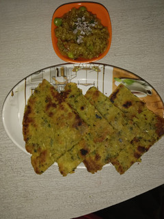 A picture of MISSI ROTI / MULTIGRAIN CHAPATI.