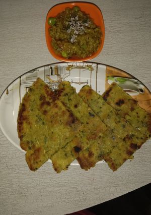 A picture of MISSI ROTI / MULTIGRAIN CHAPATI.