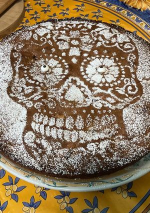 Une photo de Gâteau skull à la rhubarbe, vanille et pralines roses