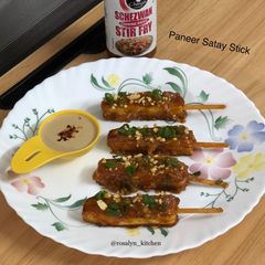 A picture of Paneer Satay Stick with Peanut Sauce.