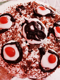 ব্ল্যাক ফরেস্ট কেক (black forest cake recipe in Bengali) রেসিপির প্রধান ছবি
