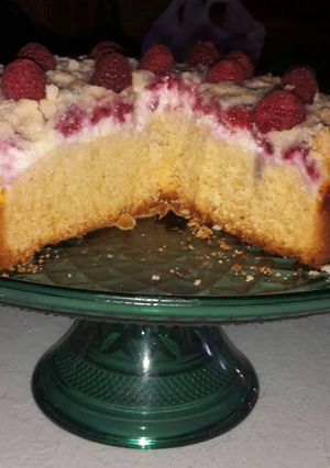 A picture of Raspberry Cream Coffee Cake.