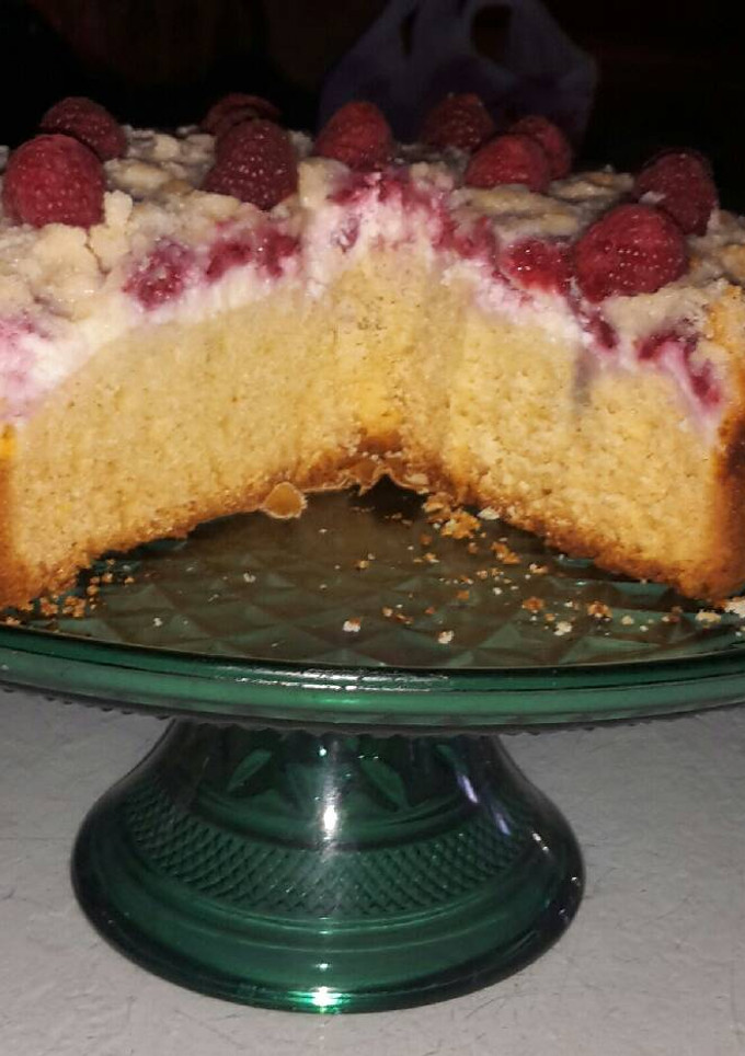 A picture of Raspberry Cream Coffee Cake.