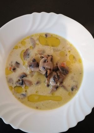 O poză a rețetei Supă de ciuperci champignon.