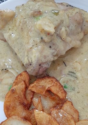 Una foto de Pollo a la mostaza con papas