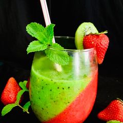 A picture of Kiwi Strawberry mojito.
