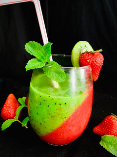 A picture of Kiwi Strawberry mojito.