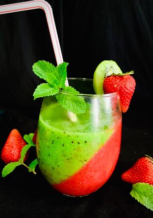 A picture of Kiwi Strawberry mojito.
