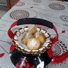 A picture of Cornflakes ladoo.