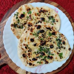 A picture of Garlic Naan.