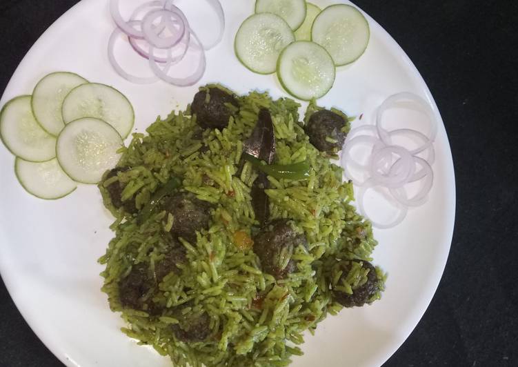 Steps to Prepare Super Quick Homemade Spinach rice with nutrella balls