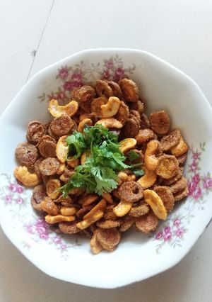 કાજુ કારેલા નું શાક (kaju karela sabji in Gujarati) રેસીપી મુખ્ય ફોટો