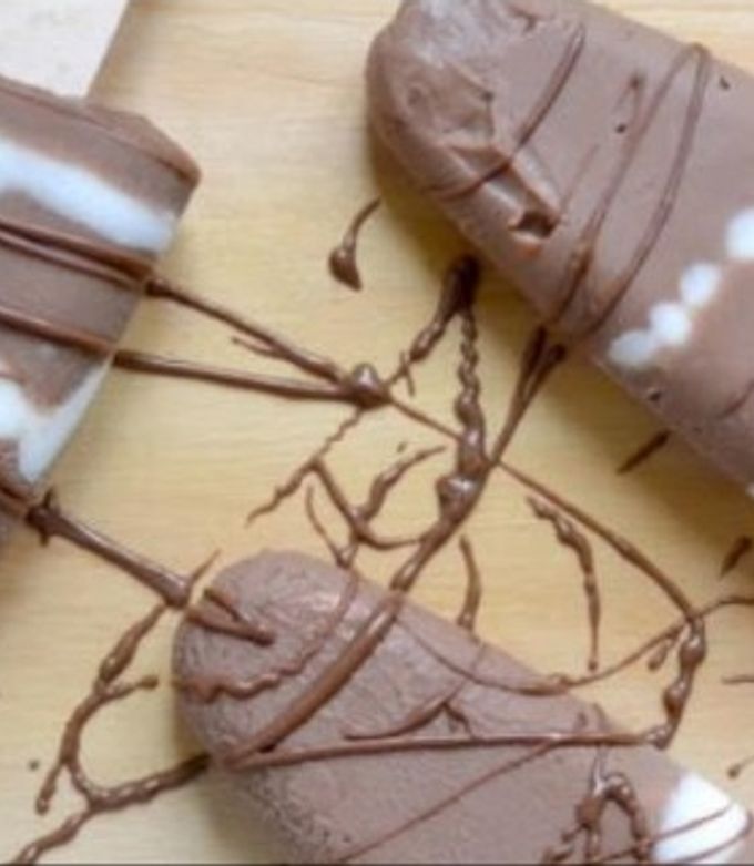 Una foto de Paletas de helado de nutella