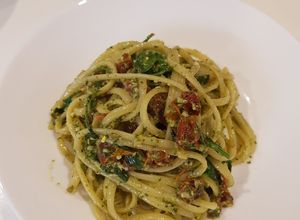 รูปของ Linguine sundried tomatoes pesto pasta