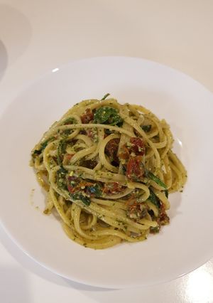 รูปของ Linguine sundried tomatoes pesto pasta