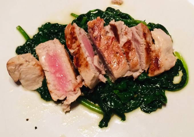 Grilled tuna with sauté spinach