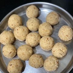 A picture of Rava Ladoo.