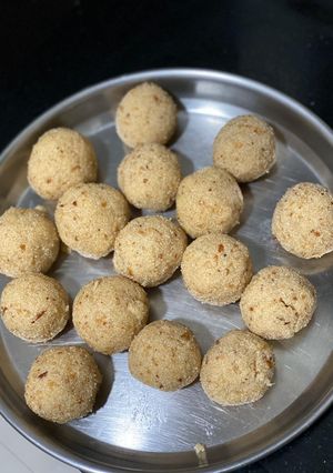 A picture of Rava Ladoo.