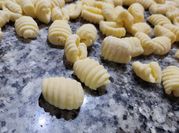 Una foto de ñoquis de yuca