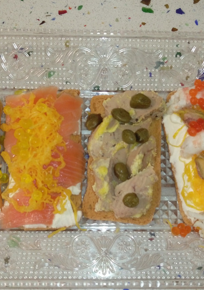 Una foto de Mini tostas variadas