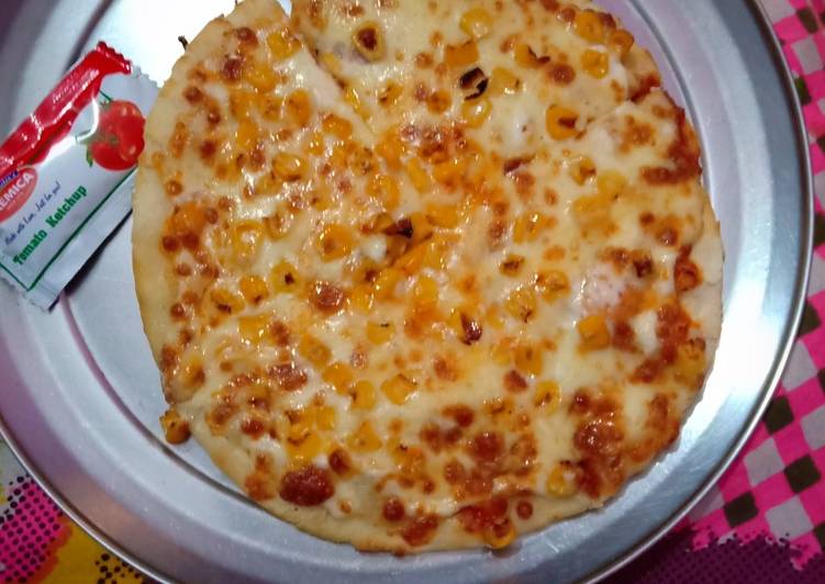 Corn cheese pizza