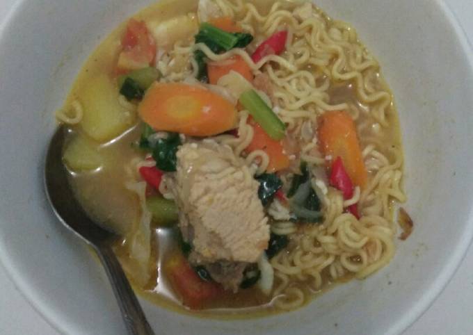 Mie rebus sayur sop