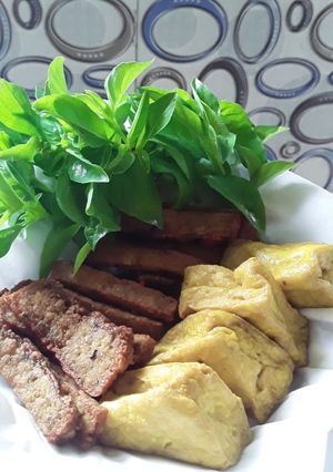 Foto resep Goreng dage oncom dan tahu kuning kemangi simple