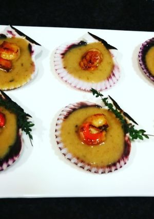 Foto principal de Veieras de Pacifico sobre salsa Pedro Ximinez al tomillo