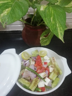 A picture of Fresh Salad.
