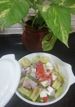 A picture of Fresh Salad.