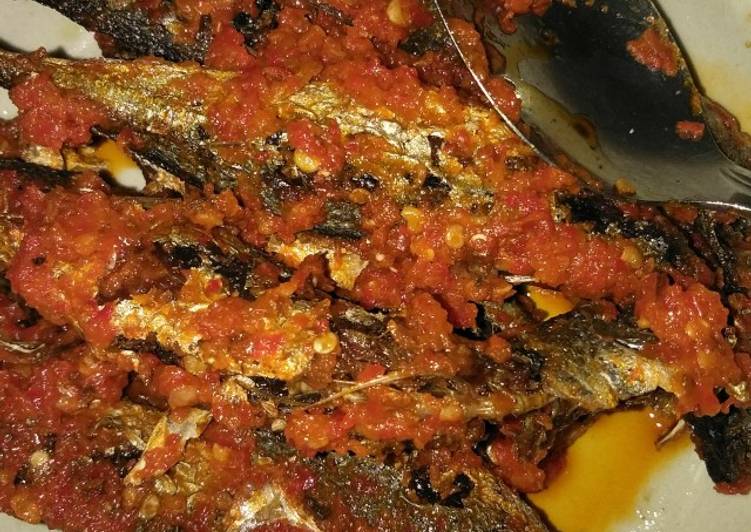 Balado ikan sarden kering