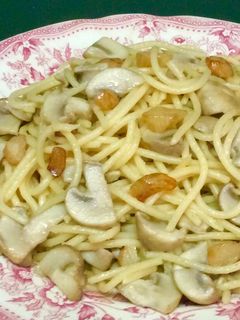 Una foto de Espaguetis con champiñón al ajillo
