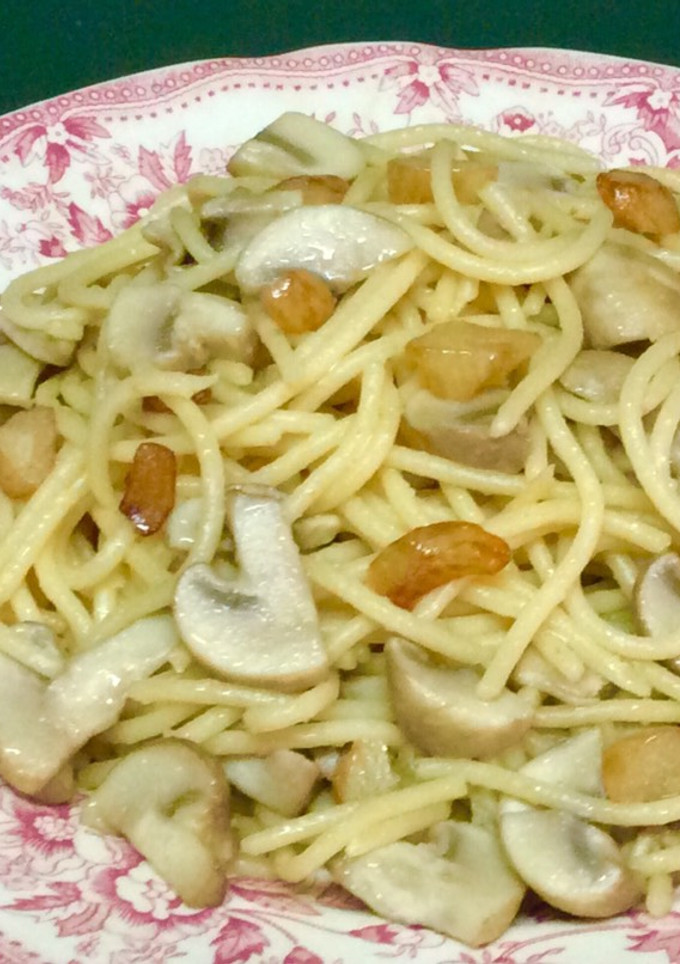 Una foto de Espaguetis con champiñón al ajillo