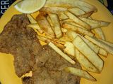 Milanesa de carne, con papas fritas