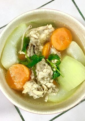 รูปของ ต้มฟักน้ำใสโครงไก่ใส่แครอท🍲🥕