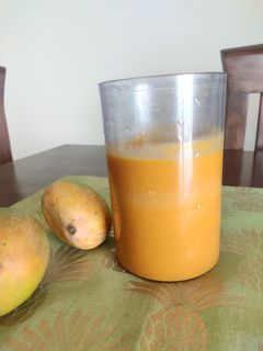 મેંગો મિલ્ક શેક (Mango Milk Shake Recipe In Gujarati) રેસીપી મુખ્ય ફોટો