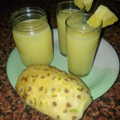 A picture of Pineapple and ginger juice.