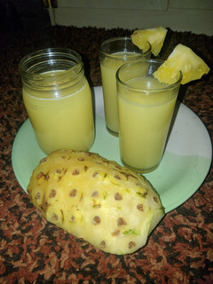 A picture of Pineapple and ginger juice.