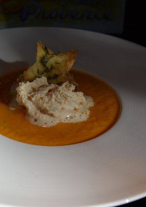 Une photo de VELOUTE DE POTIRON avec sa CHANTILLY de FOIE GRAS