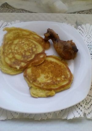 A picture of Egg and Avocado pancakes for breakfast.
