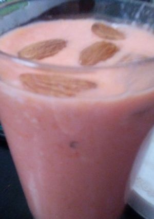A picture of Water melon milk shake.